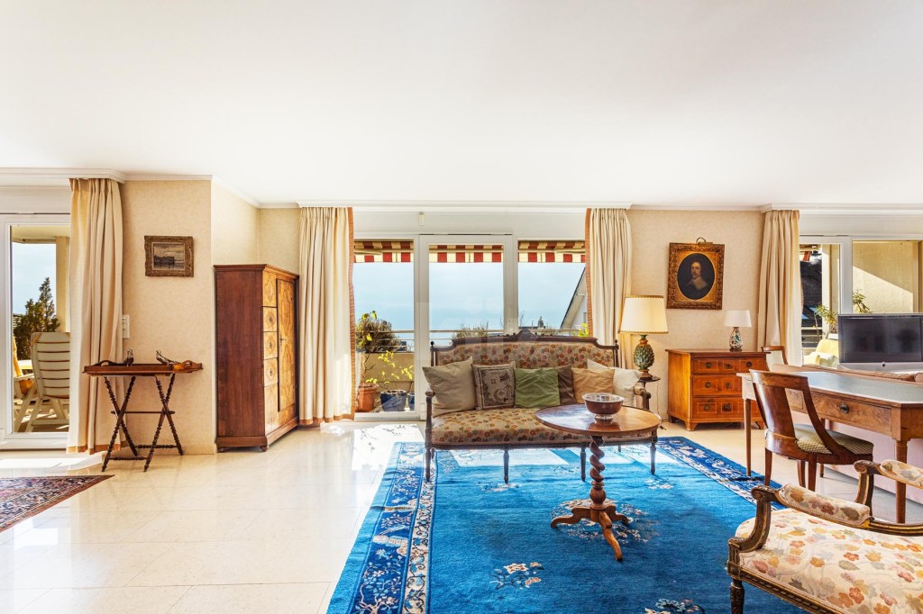VENDU ! Superbe appartement avec 3 balcons et vue sur le Lac - 1