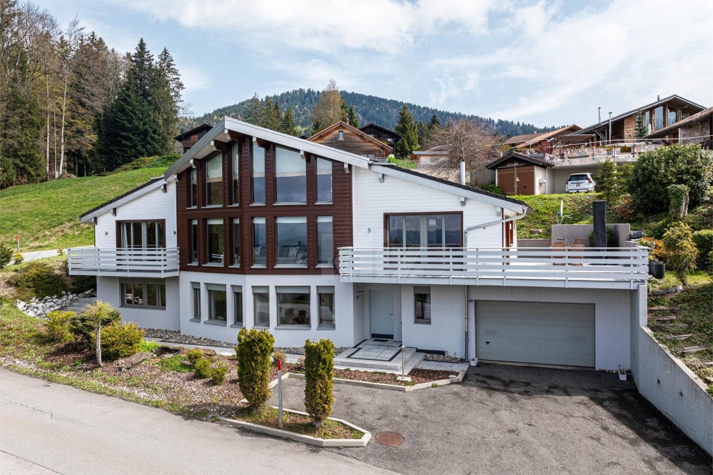 VENDU! Villa avec vue panoramique sur les montagnes - 1