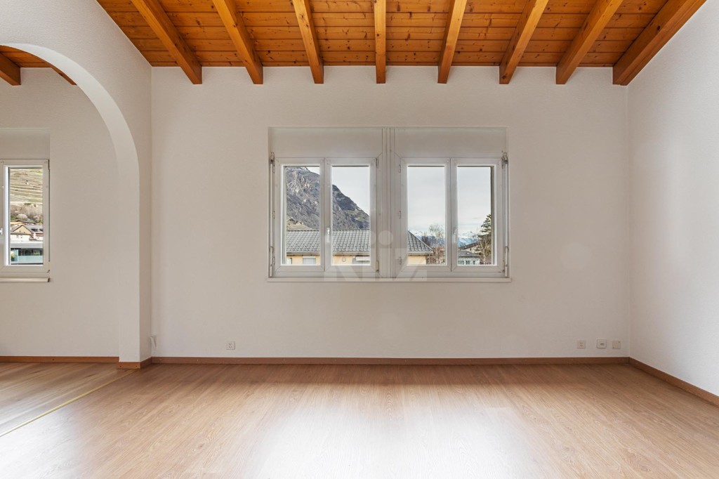 VENDU ! Bel appartement avec balcon au coeur du village - 1