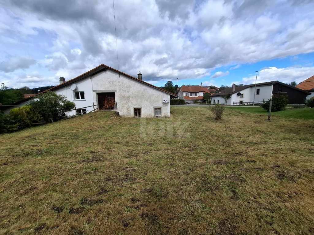 VENDU ! Maison mitoyenne avec grand potentiel - 1