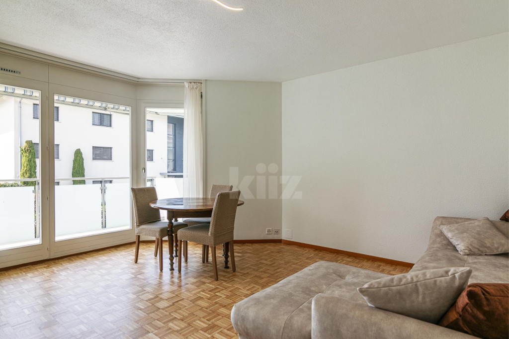 VENDU ! Charmant appartement avec grand balcon - 1