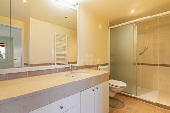 VENDU! Appartement avec grand balcon et vue sur le Lac - 6