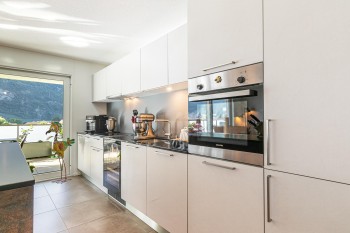 VENDU ! Bel appartement traversant avec grand balcon - 4