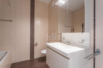 VENDU! Bel appartement traversant avec loggia - 9