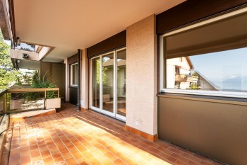 VENDU ! Bel appartement avec vue imprenable sur le Lac - 4