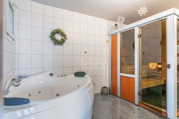 VENDU! Villa avec vue panoramique sur les montagnes - 10