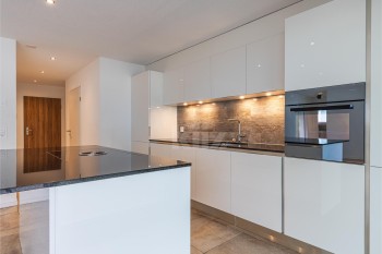 VENDU ! Bel appartement traversant avec grand balcon - 4