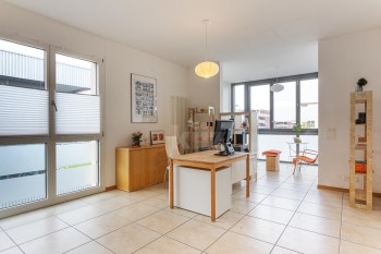 VENDU! Bel appartement traversant avec loggia - 3