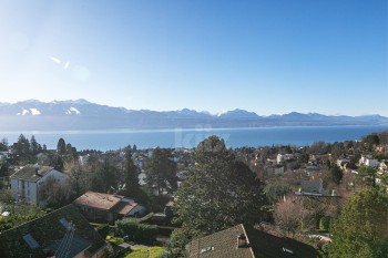 VENDU! Bel appartement avec vue panoramique sur le Lac - 2