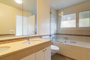 VENDU! Appartement avec grand balcon et vue sur le Lac - 8