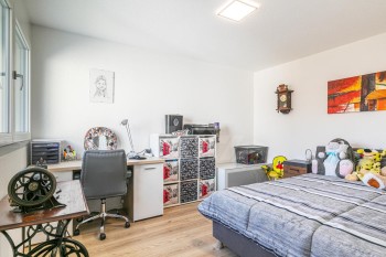 VENDU ! Bel appartement traversant avec grand balcon - 9