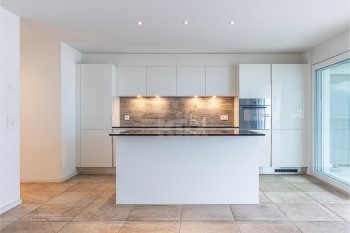 VENDU ! Bel appartement traversant avec grand balcon - 3