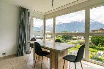 VENDU ! Bel attique avec grand balcon et vue dégagée - 2