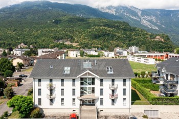VENDU ! Bel appartement avec grand balcon et vue dégagée - 12