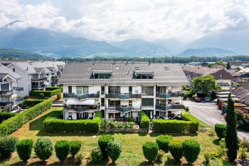 VENDU ! Bel appartement avec grand balcon et vue dégagée - 11