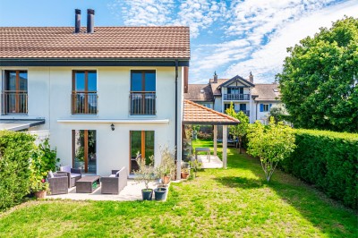 Superbe maison contiguë en pignon avec jardin et vue dégagée