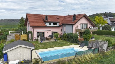 Charmante maison mitoyenne avec piscine