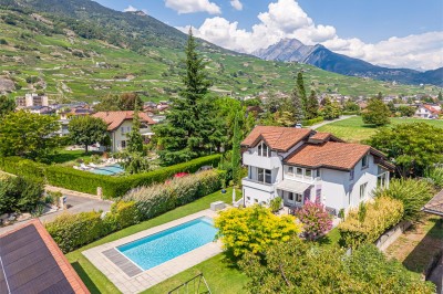 Splendide villa familiale avec piscine et cuisine extérieure