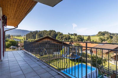 VENDU! Bel appartement spacieux avec terrasse et vue dégagée