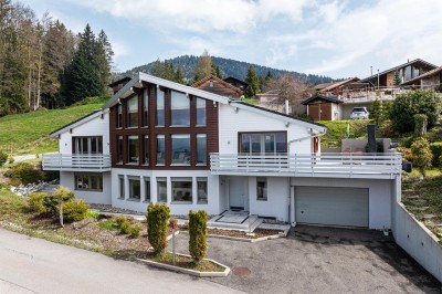VENDU! Villa avec vue panoramique sur les montagnes