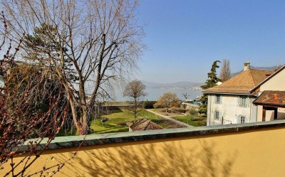 Charmant duplex avec belle terrasse et vue sur le lac