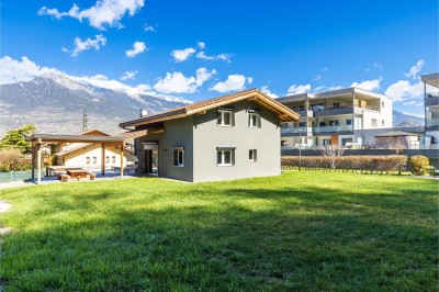 Belle maison familiale rénovée avec grand jardin