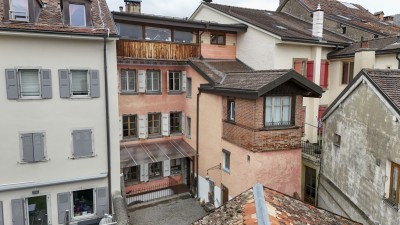Pour investisseurs! 3 appartements et 1 local commercial