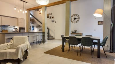 Splendide maison récente avec terrasses et jardin