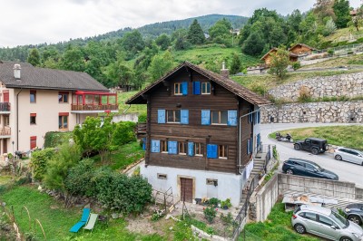 Charmante maison de deux appartements avec vue dégagée.