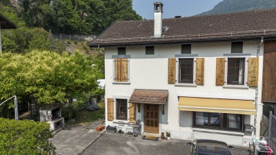Maison villageoise au grand potentiel avec jardin