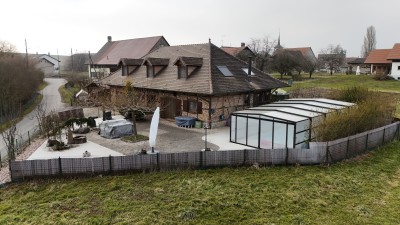 Splendide maison à la campagne avec jardin et piscine