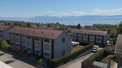 Superbe maison contiguë avec jardin et vue lac