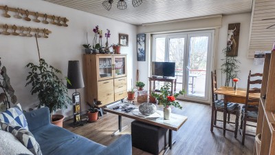 Charmant appartement traversant avec balcon