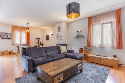 Spacieux appartement traversant avec balcon