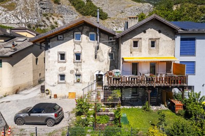 Maison villageoise avec jardin et local commercial
