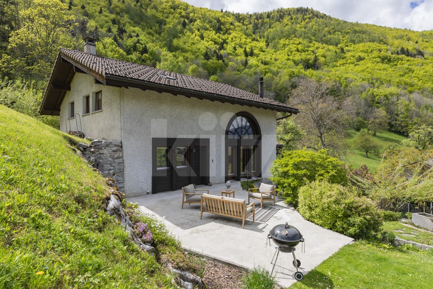 VENDU! Maison de caractère lovée dans un écrin de verdure - 12