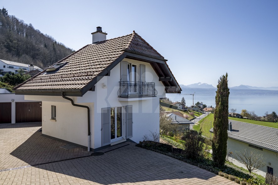 VENDU ! Splendide villa avec vue panoramique sur le lac - 12