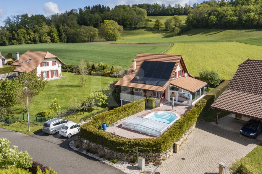 VENDU! Magnifique villa familiale avec piscine - 1