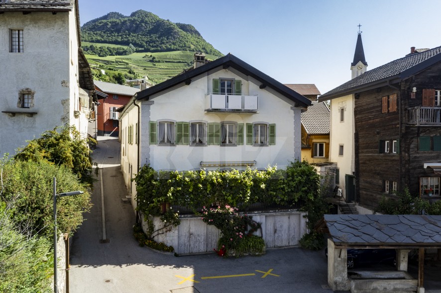 VENDU ! Maison villageoise avec vue sur les montagnes - 1