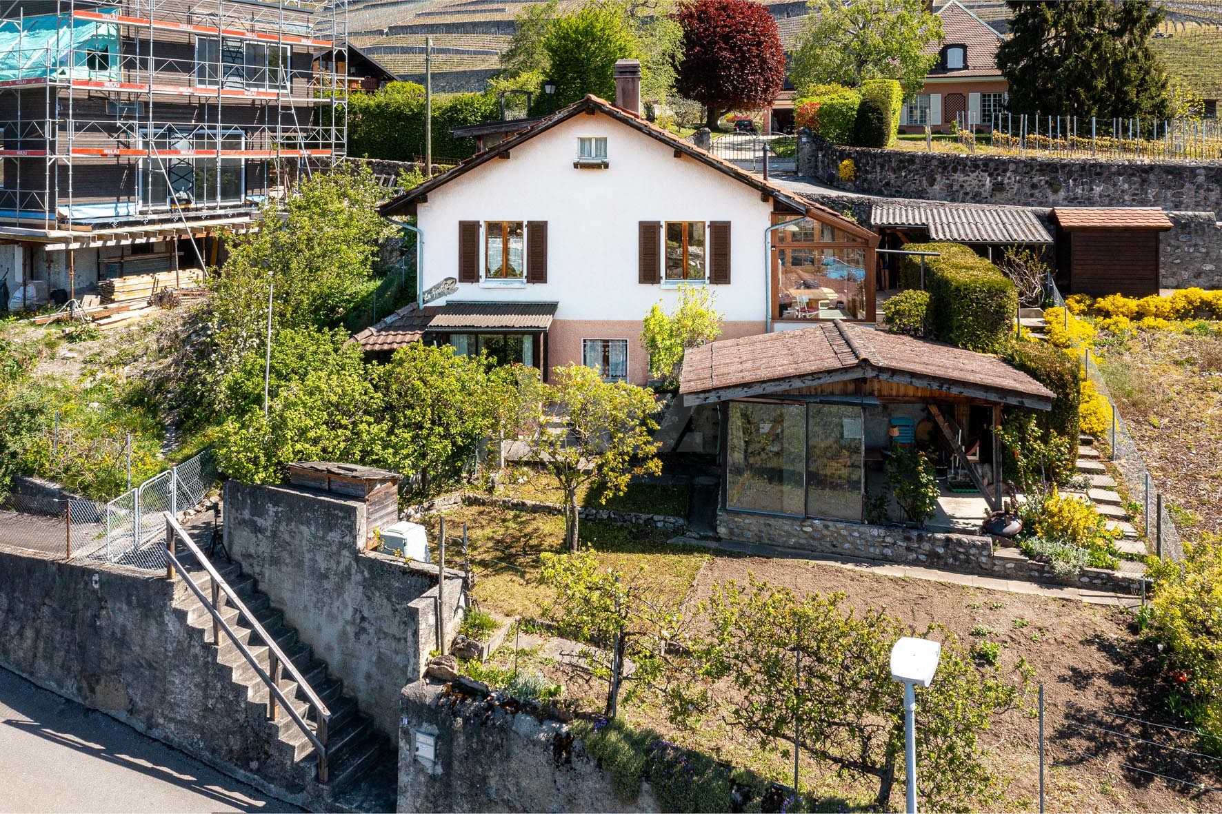 VENDU! Charmante maison avec jardin et vue sur les montagnes - 1