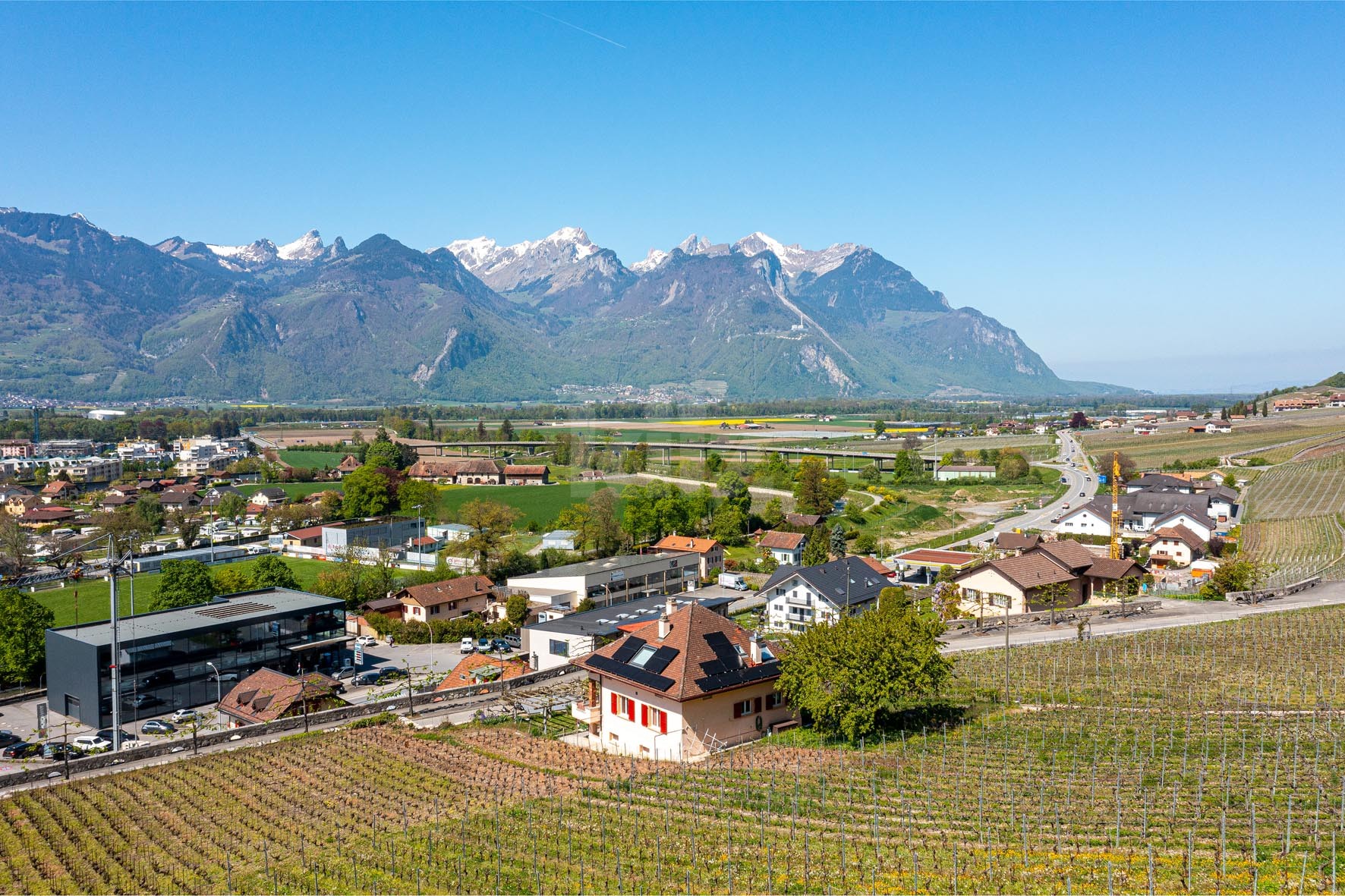 VENDU! Charmante maison avec jardin et vue sur les montagnes - 12