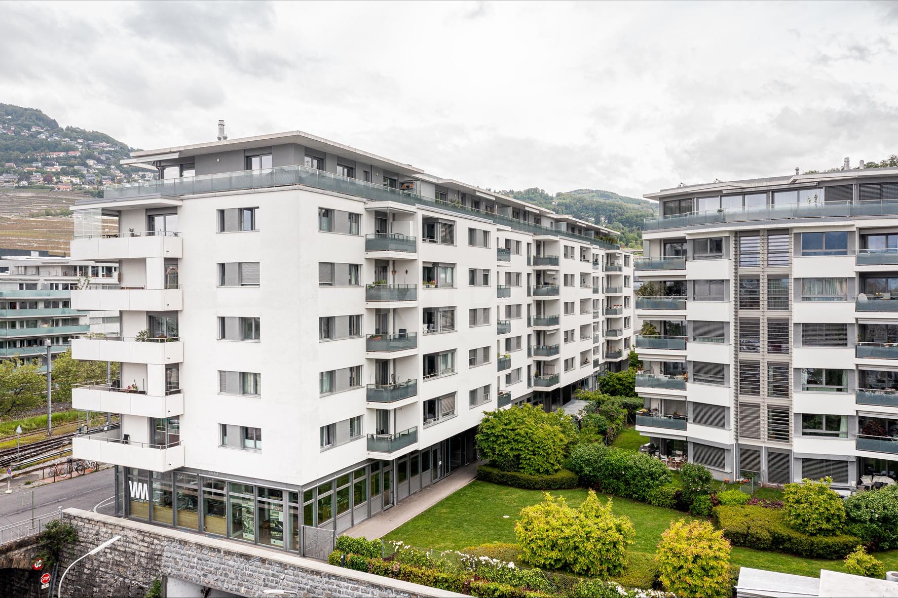 VENDU ! Très bel appartement moderne avec balcon - 11