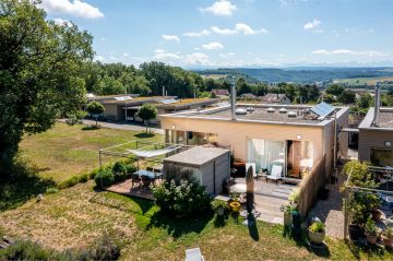 Belle maison mitoyenne avec jardin