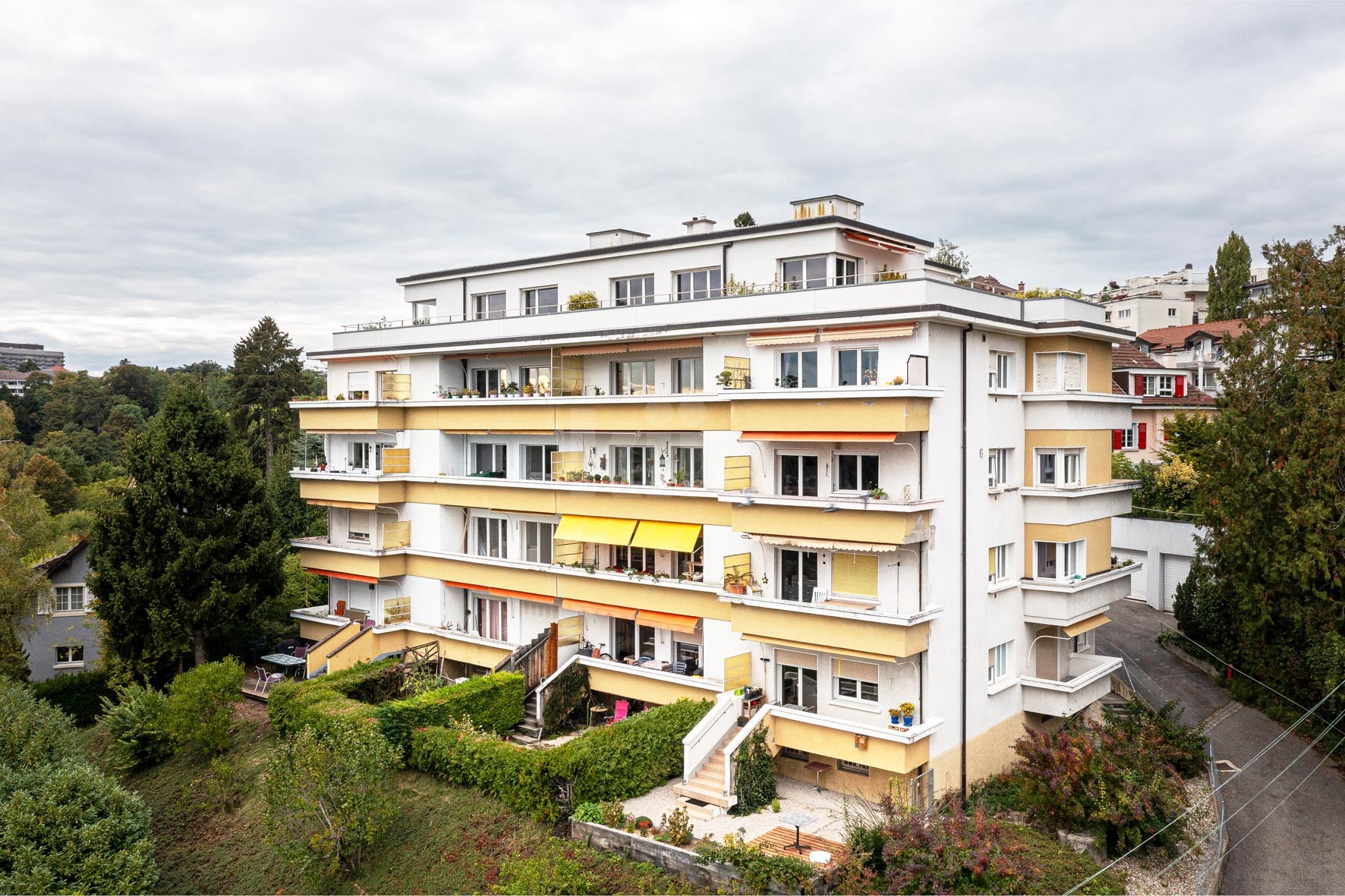 Bel appartement rénové avec balcons et vue sur le Lac - 12