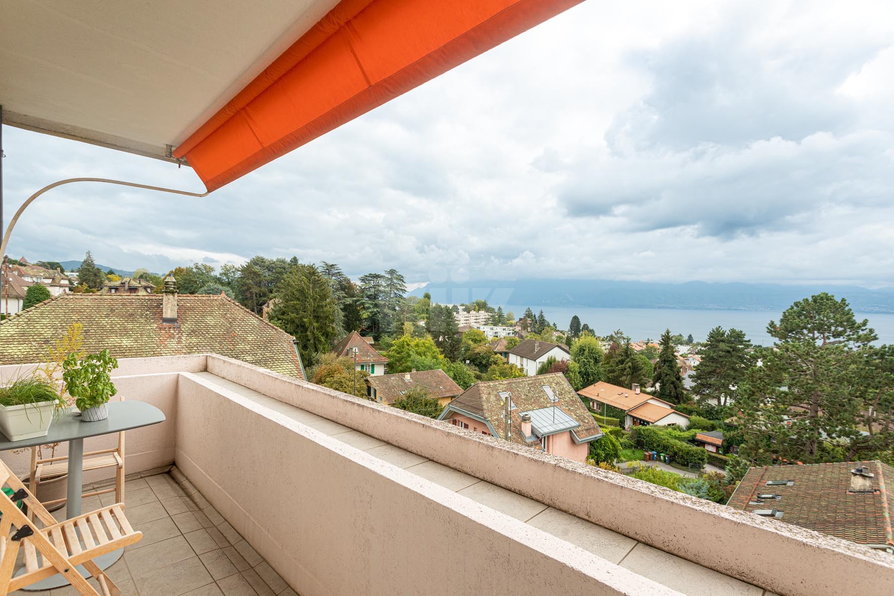 Bel appartement rénové avec balcons et vue sur le Lac - 10