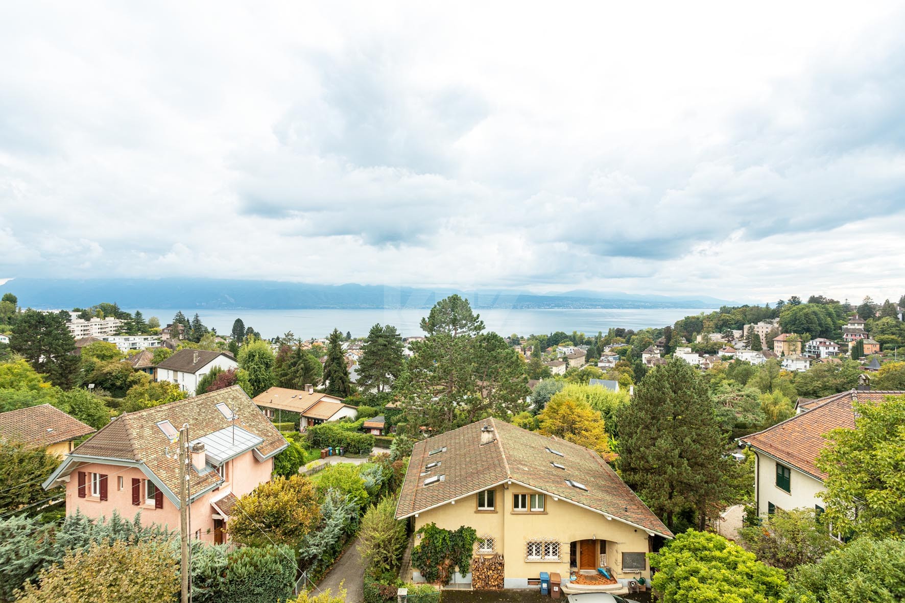 Bel appartement rénové avec balcons et vue sur le Lac - 11