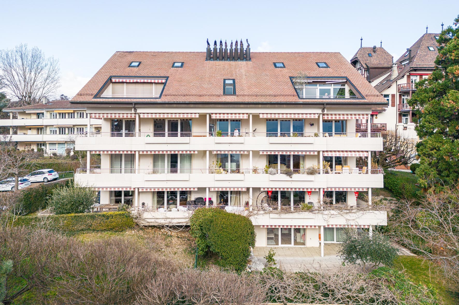 VENDU ! Superbe appartement avec 3 balcons et vue sur le Lac - 12