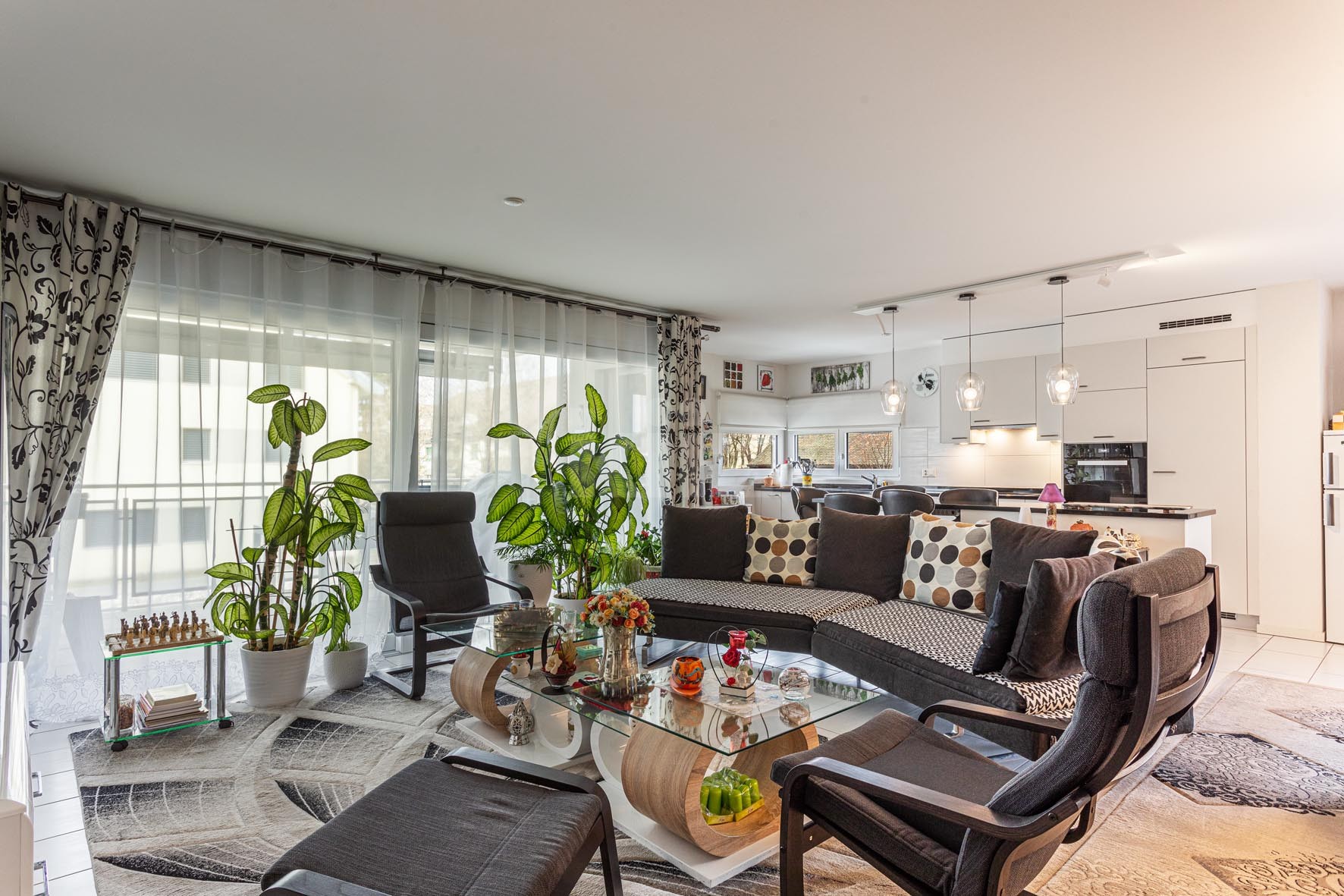 Bel appartement traversant avec deux grands balcons - 1