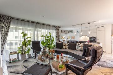 Bel appartement traversant avec deux grands balcons