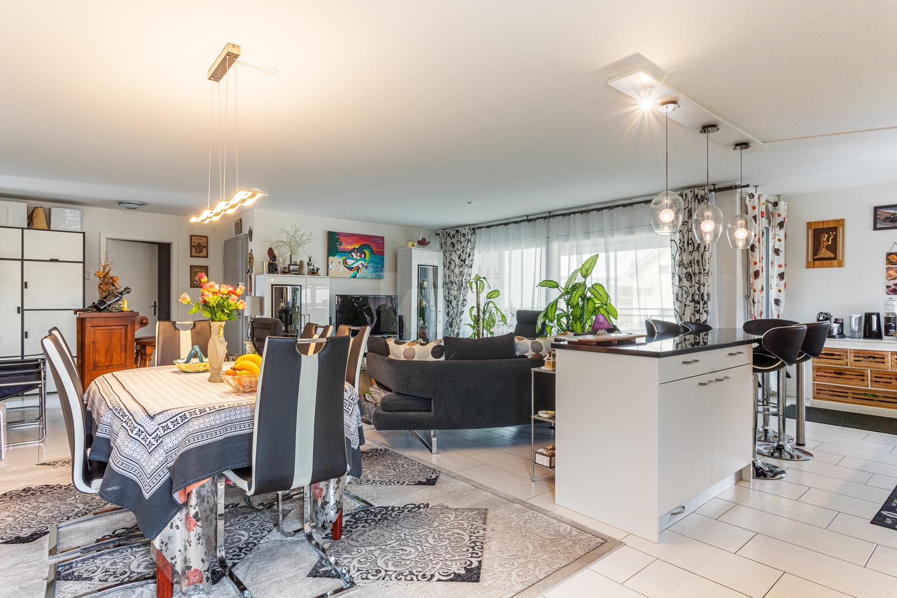 Bel appartement traversant avec deux grands balcons - 2